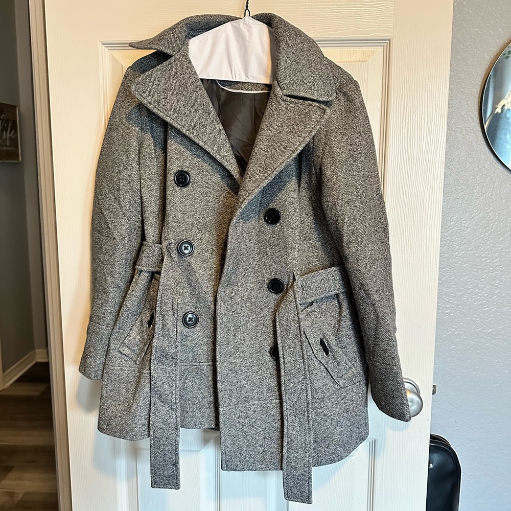 dark grey tie with buttons coat